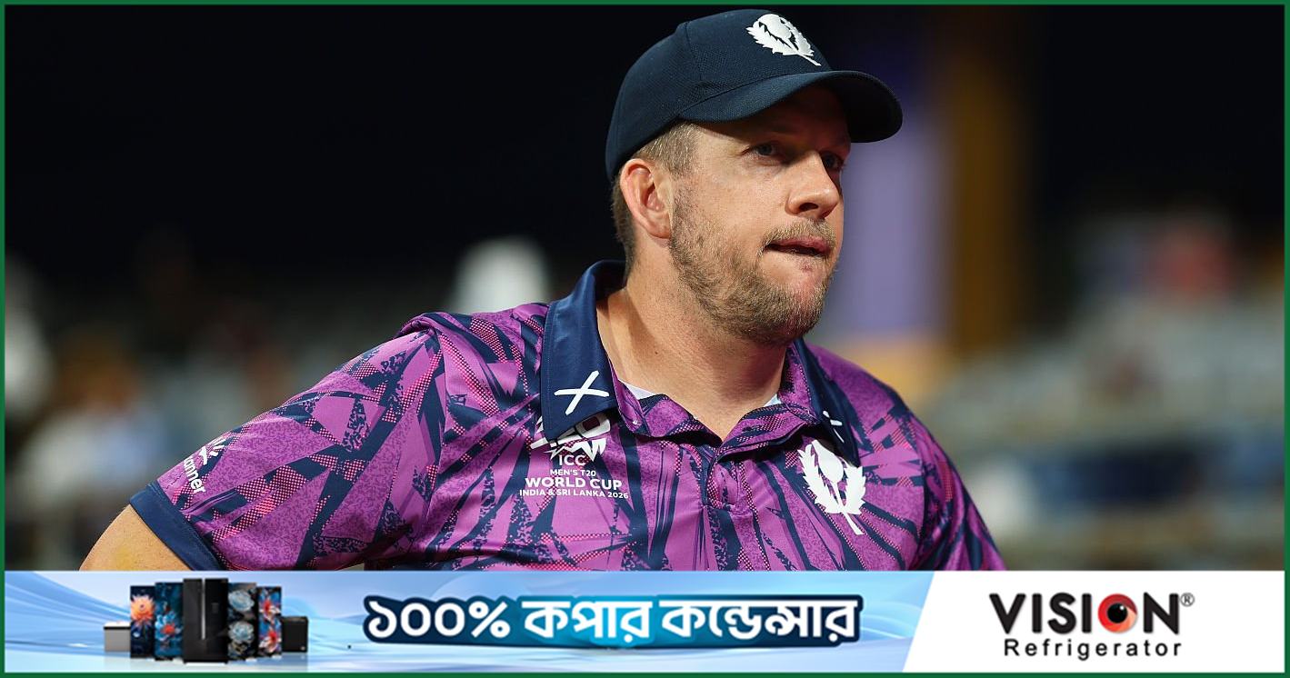 হেলমেট ছুঁড়ে মেরে শাস্তি পেলেন মানসি
